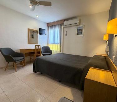 Angles House | Hostal Tarrés