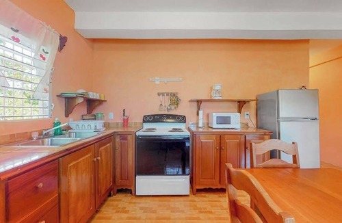 Caye Caulker Apartment | Ideal Getaway W/Full Kitchens, Free WiFi, Beach Access