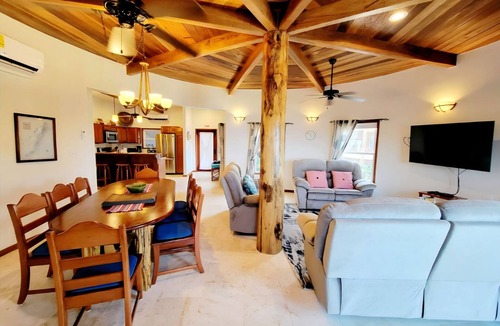 Gales Point Condo | Indigo 1B Beach front, reef view, sleeps 8