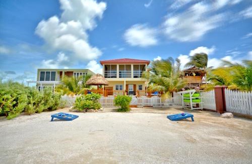 San Pedro House | La Perla Azul Beach House with Pool