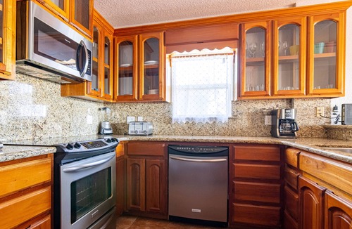 San Pedro Resort | Lighthouse Beach Villas 3br/2ba Beachfront Villa Playa