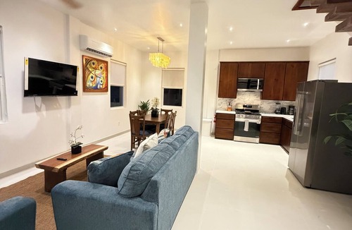 Caye Caulker House | Lovely 3-bedroom building with AC in vibrant Caye Caulker