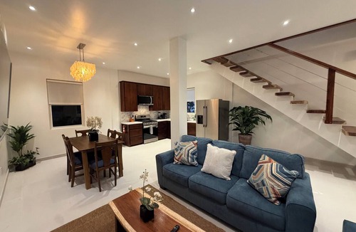 Caye Caulker House | Lovely 3-bedroom building with AC in vibrant Caye Caulker