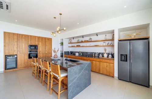 Uluwatu Villa | Luxe 4BR Villa w Rooftop, Cinema, Ocean View