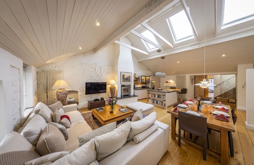 Grand Canal Dock Apartment | Luxurious three bedroom apartment in Mews building 10min from St Stephen's Green