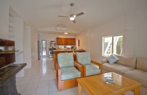 San Pedro House | Luxury Beachfront Villa with Private Chef included, private Pool, Boat and Capt