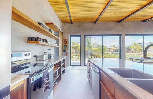 Placencia Villa | Luxury water view villa with splash pool, high speed WiFi & dog-friendly vibes