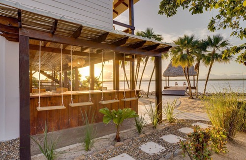 Placencia Villa | Luxury Waterfront 3bd Villa w. Pool + Dock