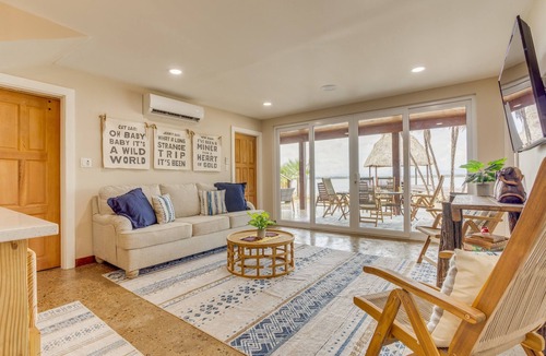 Placencia Villa | Luxury Waterfront 3bd Villa w. Pool + Dock