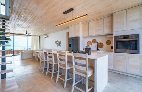 Caye Caulker House | LuxVilla Modern Beachfront in the Village