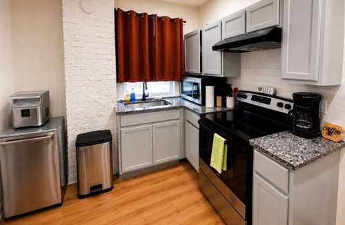Southmoreland House | Midtown-2 King Beds Near Streetcar 30+Nights-WIFI