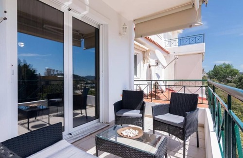 Anavyssos Apartment | Modern Sea View Apartment with Balcony