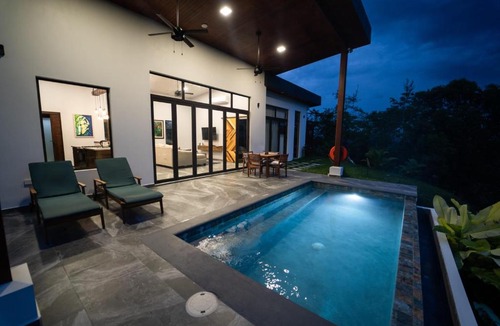Negroman Villa | Modern Villa Overlooking Macal River Valley