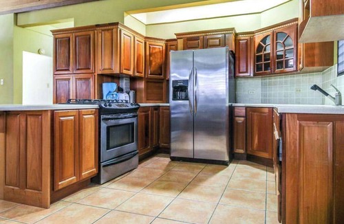 San Ignacio Villa | Modern Villa Home in Quiet Neighborhood w Balcony, WiFi, AC - Ideal for Day Trips