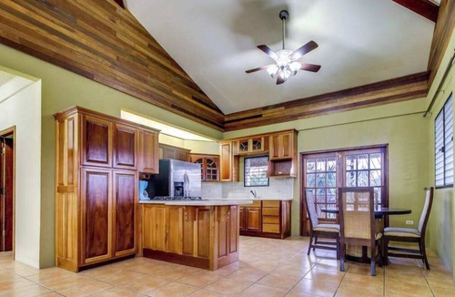 San Ignacio Villa | Modern Villa Home in Quiet Neighborhood w Balcony, WiFi, AC - Ideal for Day Trips
