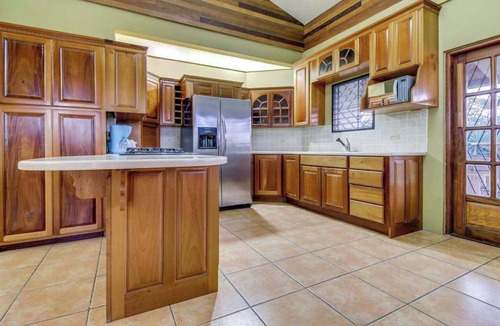 San Ignacio Villa | Modern Villa Home in Quiet Neighborhood w Balcony, WiFi, AC - Ideal for Day Trips