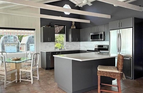 Summerville Centre Cottage | OCEAN SURF COTTAGE AT SUMMERVILLE BEACH