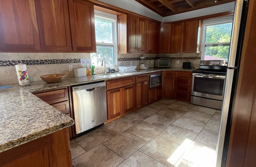 San Pedro Condo | Oceanfront 2BR/2BA Condo with Huge Pool, Private Dock, Beach & Reef Views