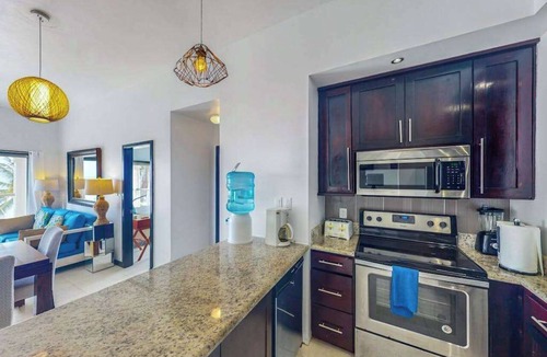 San Pedro Condo | Oceanfront apartment on the beach with great ocean views, pool, WiFi & AC