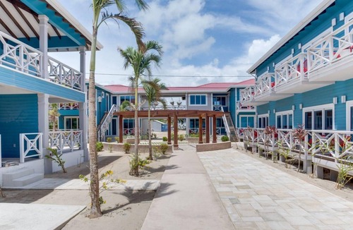 Placencia Resort | Oceanfront Condo w/ Balcony, Kitchen, & WiFi - Steps to Beach, Dining, & Shops