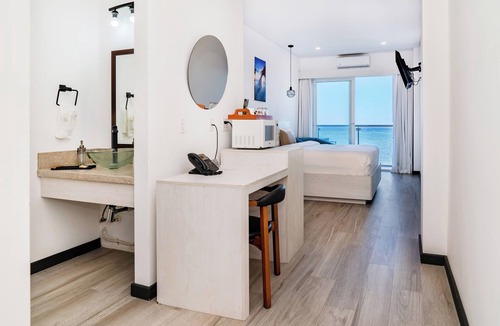 San Pedro Hotel | Oceanview 510 1Bedroom | Balcony | Watermark Hotel