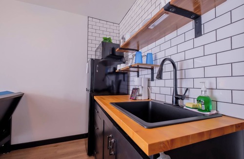 San Pedro Hotel | Oceanview Corner Suite | Top-Floor Retreat at Aqua Vista – Suite 4