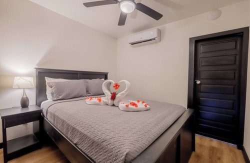 San Pedro Hotel | Oceanview Top-Floor Suite | Beachfront Escape at Aqua Vista – Suite 5