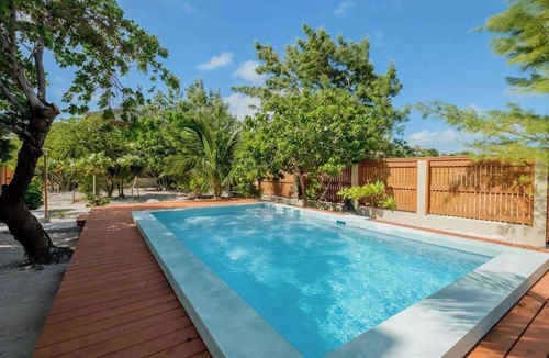 Caye Caulker Apartment | Panoramic loft with beach, pool, canoe, dock, & grill access - scenic balcony
