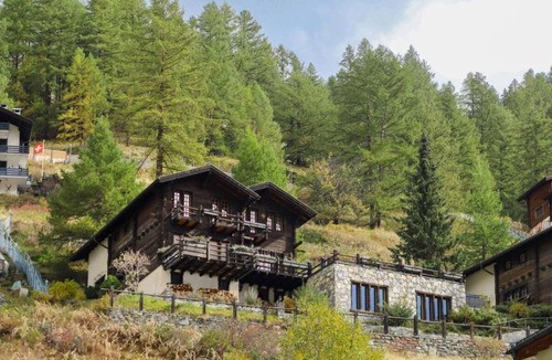 Zermatt Ski Chalet | Panoramic views of the Matterhorn from your Zermatt home