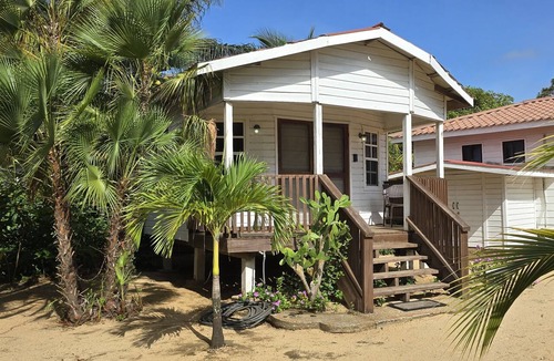 Hopkins Cottage | Periwinkle Cabana - Cozy studio style cabana in Friendly Hopkins Village with AC