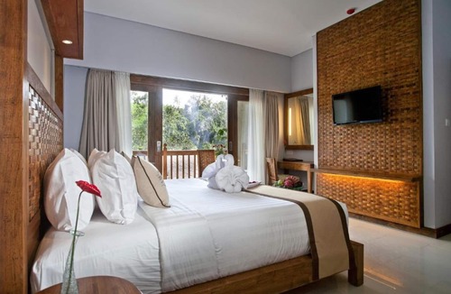 Kelusa Cabin | Private suite in Ubud, sleeps 2 people, surrounded by lush green surroundings