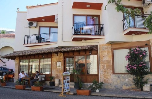 Selcuk House | rebetika hotel located secuk near ephesus (Quadraple Sharing)