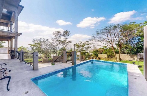 Santa Elena House | Roomy Casita - Shared Pool - Free High-Speed WiFi, AC