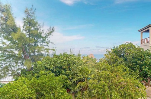 Caye Caulker House | Scenic retreat on the beach with a balcony - pool, grill, dock, and canoe access