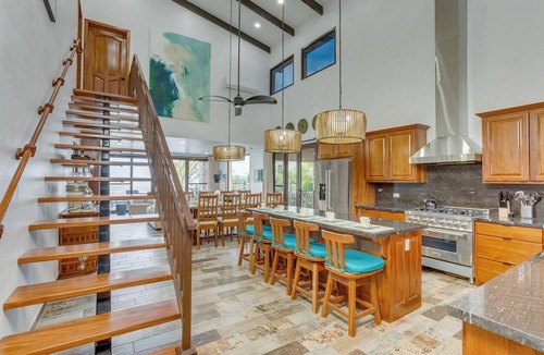 Plantation Villa | Seana Beach Luxury Beachfront Villa Infinity Pool, Swim-Up Bar & Private Pier