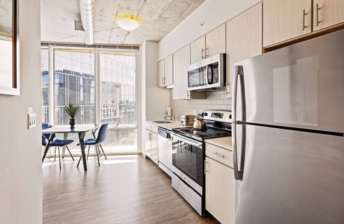 Sobro Apartment | SoBro Rooftop Stay | Work & Relax Near Country Music Hall of Fame