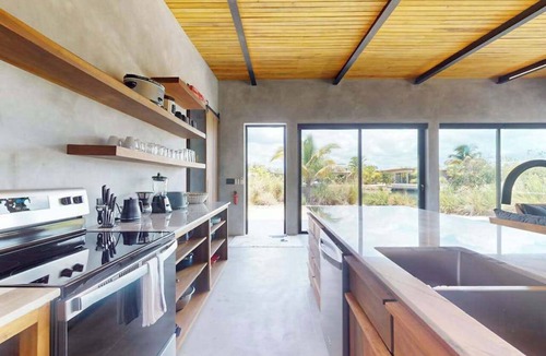 Placencia Villa | Spacious dog-friendly villa with king beds, private pool, water views & BBQ deck