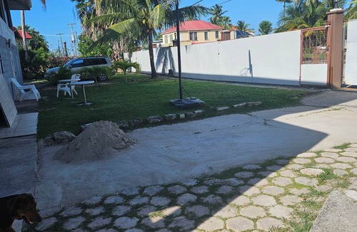 Belize City House | Spacious Family-Friendly Kings Park Retreat Sleeps 6+ 3BR/3BA A/C, WiFi & Parkin