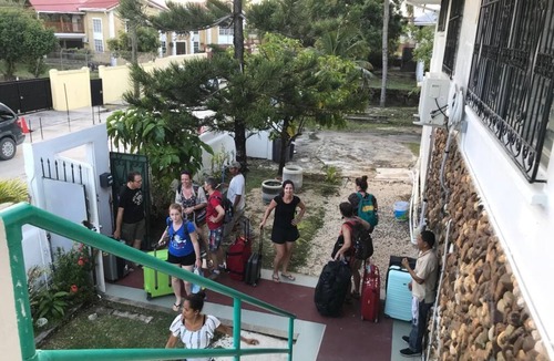 Belize City House | Spacious Family-Friendly Kings Park Retreat Sleeps 6+ 3BR/3BA A/C, WiFi & Parkin