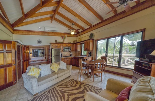 Placencia Villa | Spacious Villa on the Beach in Quiet North Placencia Village