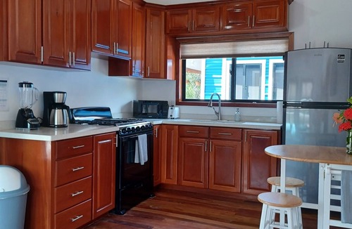 Placencia House | Starfish Cabana: Great Sleep & Shared Pool