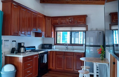 Placencia House | Starfish Cabana: Great Sleep & Shared Pool