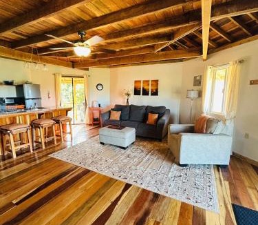 Middlesex House | Stellar Cottage w Amazing Views on Hummingbird Hwy