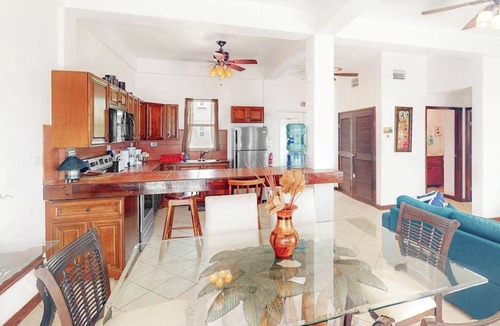 San Pedro Condo | Stylish condo near the beach with pool, fast WiFi, partial ocean views & AC