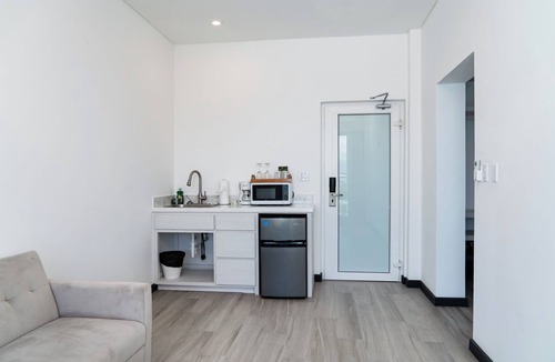 San Pedro Hotel | Sunset Suite 501 | Lagoon-View 1BR with Balcony at The Watermark Hotel
