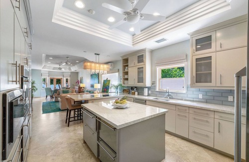 South Sound House | Tatenda 7bdr: Beachfront Estate Villa w/Heated Pool - Great for Large Families