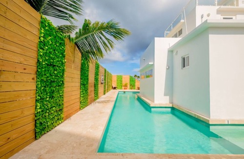 San Pedro Villa | The Fox Villa - Waterfront, 2 Private Pools, Own Boat & Captain, Free Shuttle