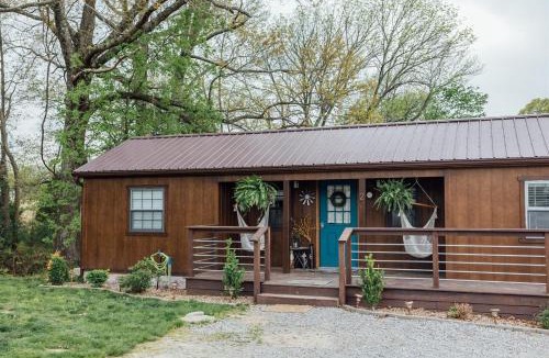Marion House | Tiny Cabin, Private Pond, Firepit
