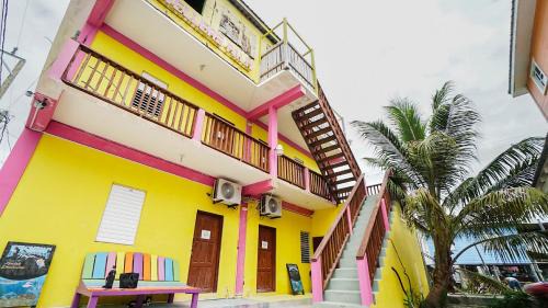 Caye Caulker Hostel | Travellers Palm Backpackers