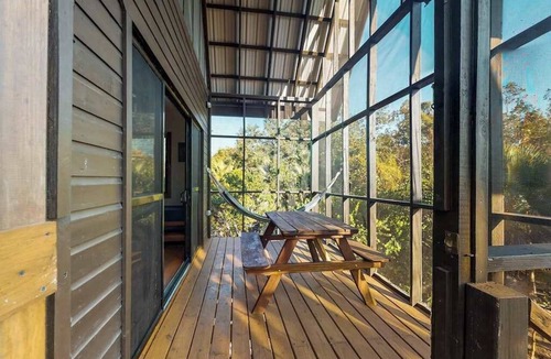 Surfside Apartment | Treehouse cabana suite in a quiet area with veranda, WiFi & partial AC - walk to beach